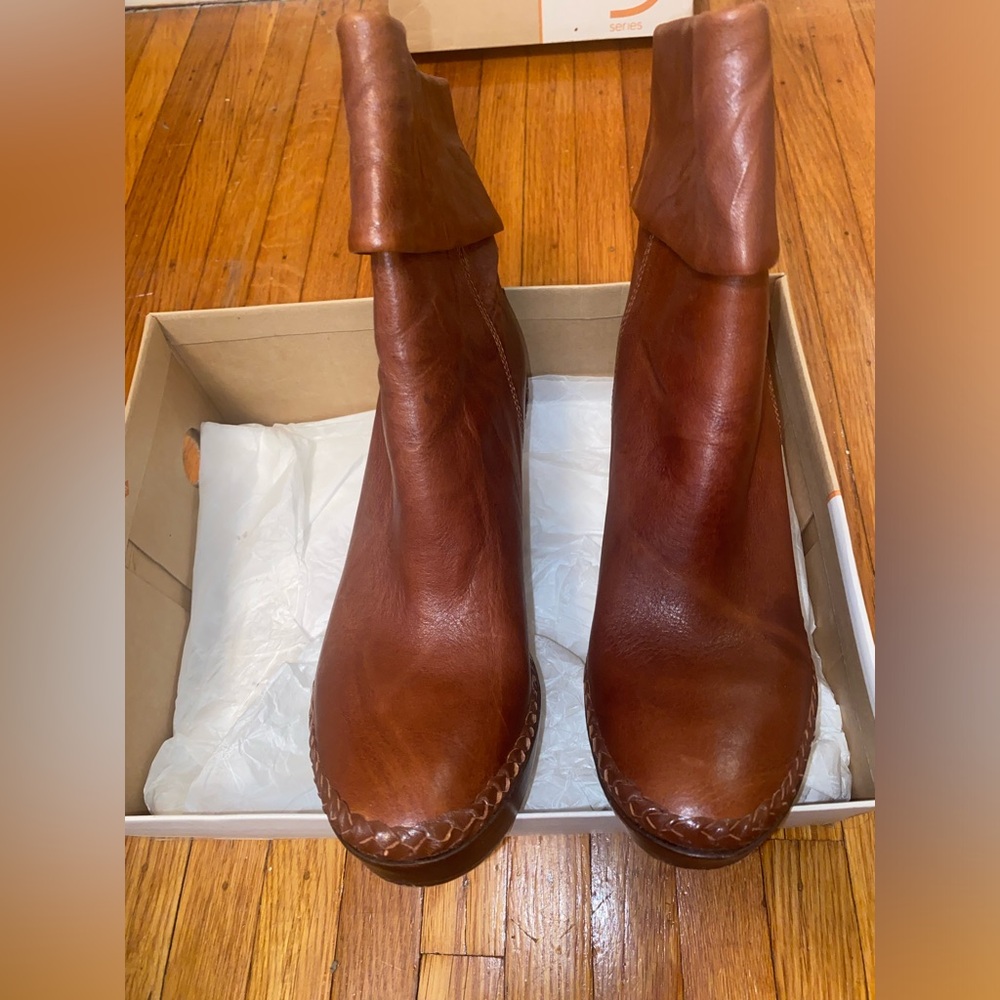 Cole Haan G Series NikeAir Womens
Leather Ankle booties